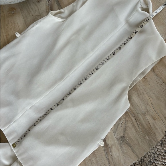 Sleeveless White Collared Vest - Picture 4 of 4